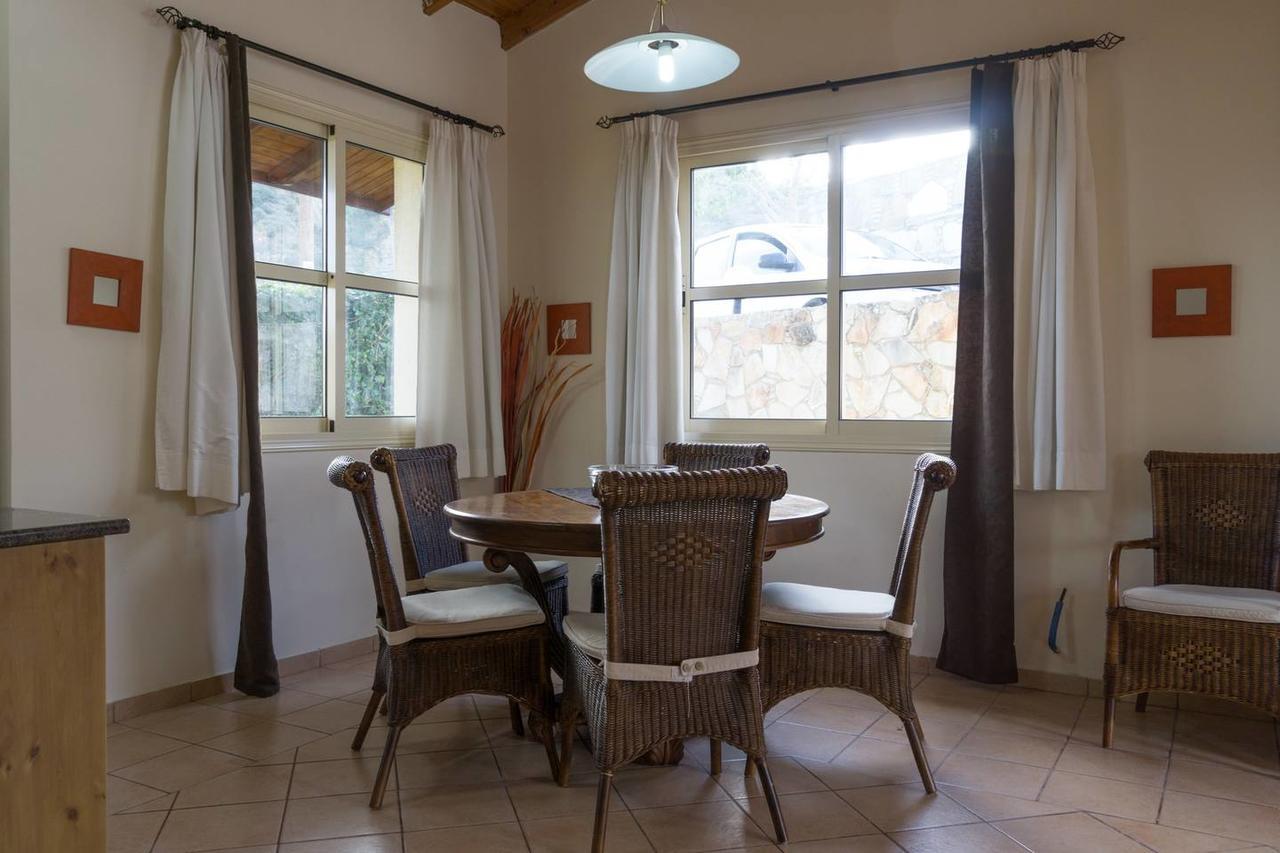 Amoroza Villa Писури Екстериор снимка